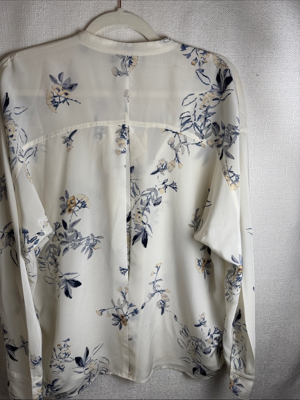 Vince 100% Silk Floral Button Front Blouse Shirt Classic Feminine Size L - Picture 6 of 11